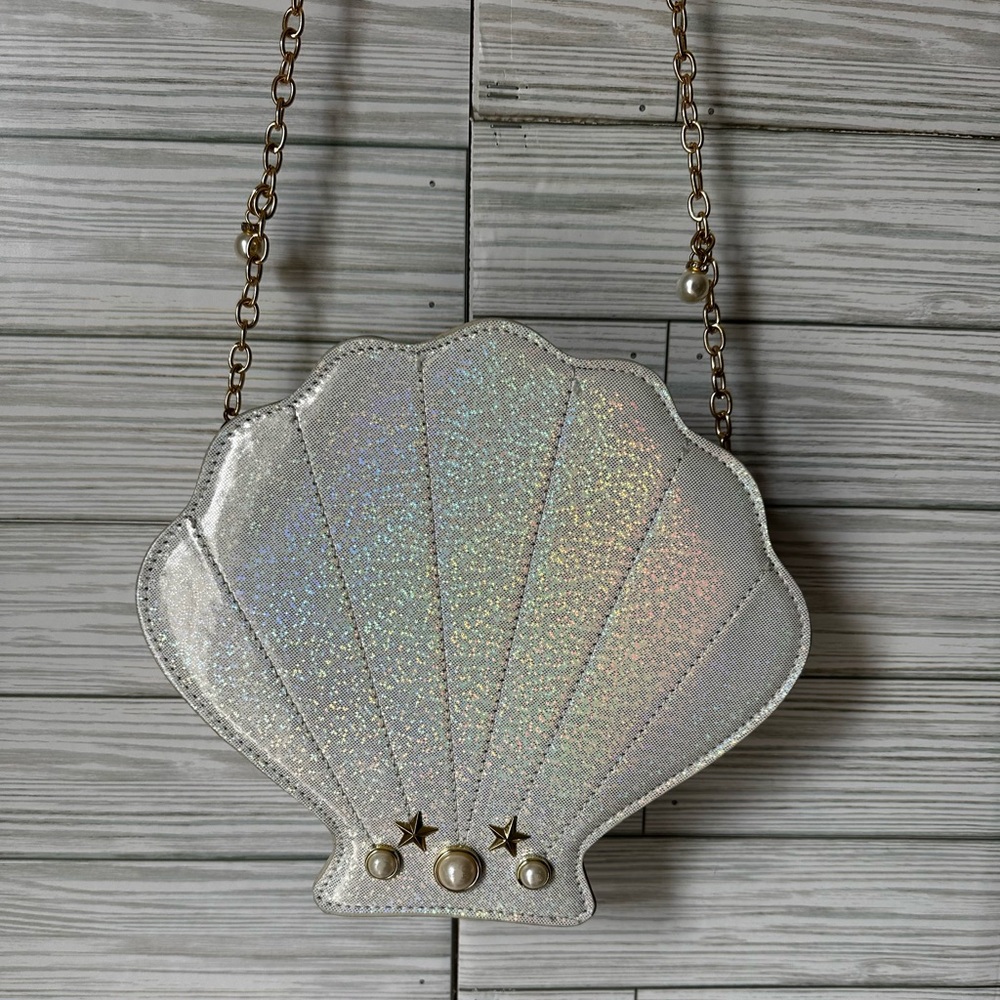 Shell-Shaped Bag - Picture 2 of 6